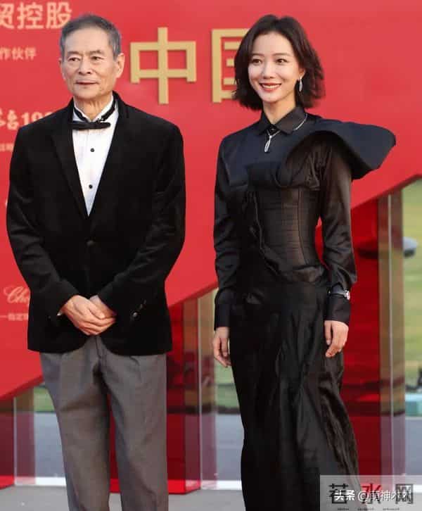 金鸡奖红毯生图来了！倪妮珠宝抢镜，关晓彤背厚，辛芷蕾礼服过季