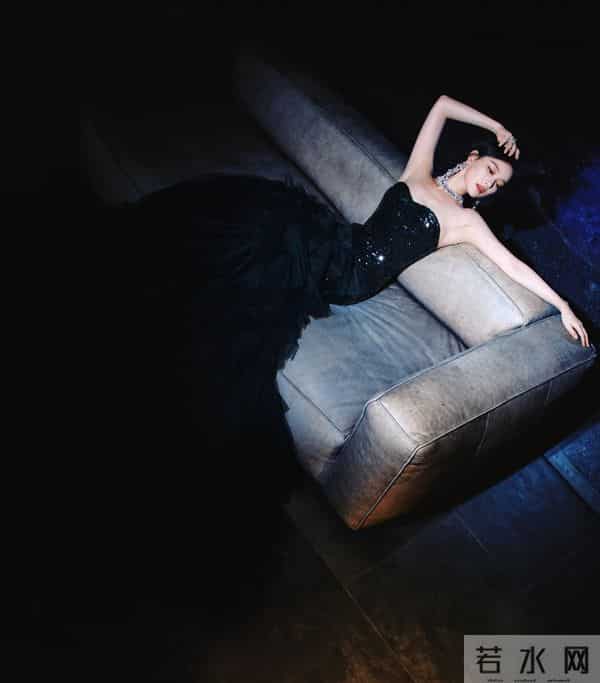 倪妮金鸡奖闭幕黑天鹅造型