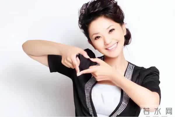 51岁主持人方琼:嫁给电视台领导,21岁儿子不仅长得像她还是学霸