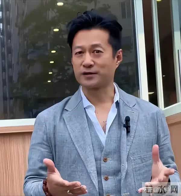 53岁仍未婚，有北京户口却为母亲定居青岛，谭凯坦言从没后悔过