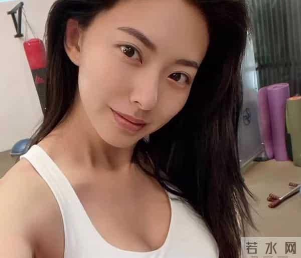 没当成向太儿媳的黄婉佩,二婚嫁进百亿豪门,如今43岁已成企业家
