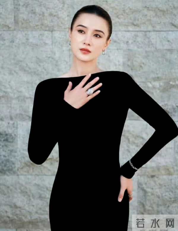 精修图VS生图:关晓彤膀大腰圆,倪妮老气了不少,辛芷蕾选错裙子