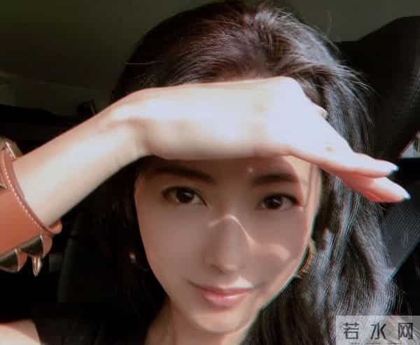 没当成向太儿媳的黄婉佩,二婚嫁进百亿豪门,如今43岁已成企业家