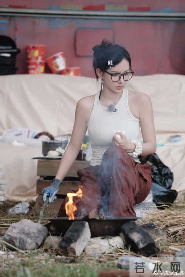 程潇节目照 身材还是那么好 状态看着还不错