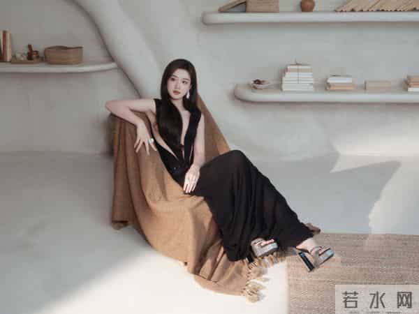 卢昱晓妩媚多姿性感神秘