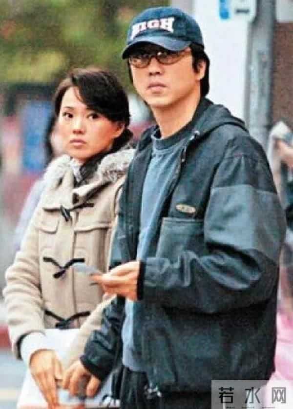 面相变了!伊能静现身艺术论坛皮松肉垮,穿奶奶裤难掩疲态显老态