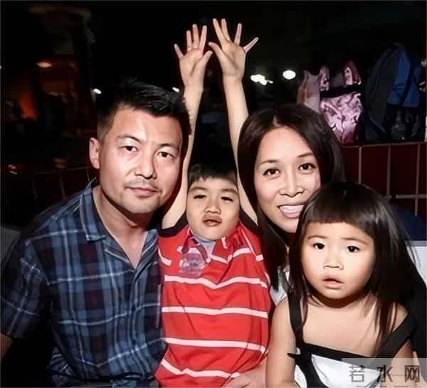 被爆家丑2个月后，58岁那英凭2个动作，实现口碑逆转