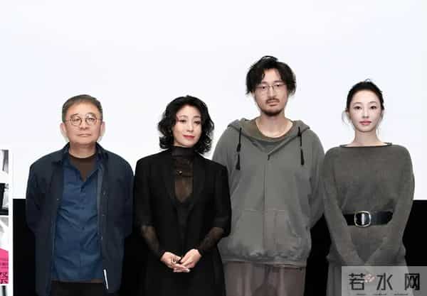 白百何带两个儿子现身!17岁大儿子长得像前夫陈羽凡,二儿子5岁