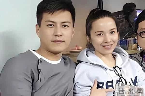 她26岁夺双料影后,二婚嫁靳东高龄产子,48岁活成这般模样