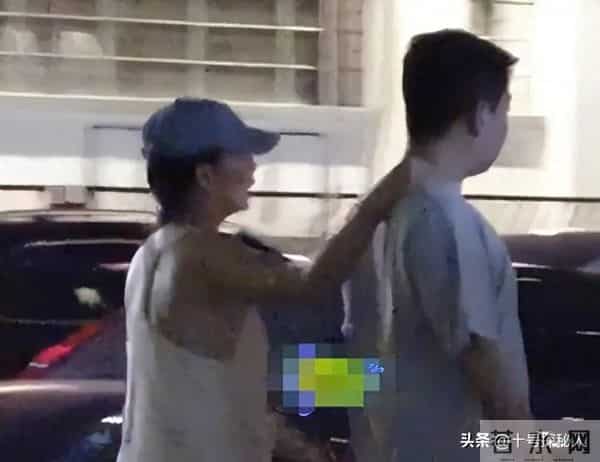 她是演员中的女富豪,多辆豪车轮流开,现在45岁却活得像20岁