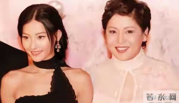 张柏芝也没想到，前夫谢霆锋留给她的大儿，如今竟成她唯一的依靠