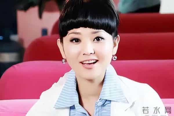 51岁主持人方琼:嫁给电视台领导,21岁儿子不仅长得像她还是学霸