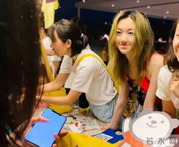 李亚鹏做梦也没想到，心中这口恶气竟让向太给出了，窦靖童没说谎