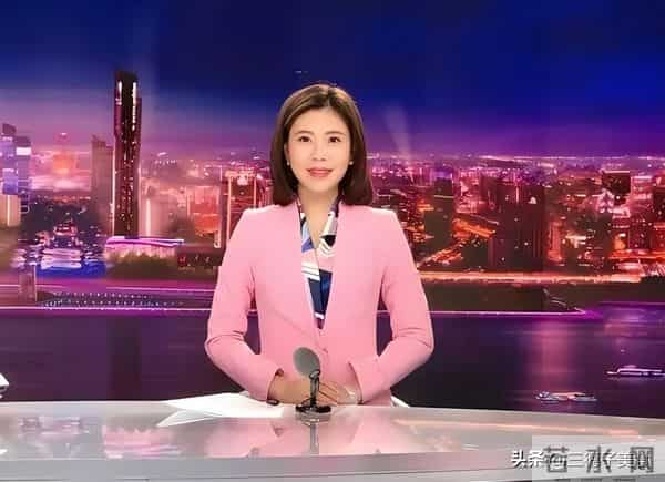她是珠江台最红主持人之一，拒为相亲老公离职，结婚生女恩爱如初