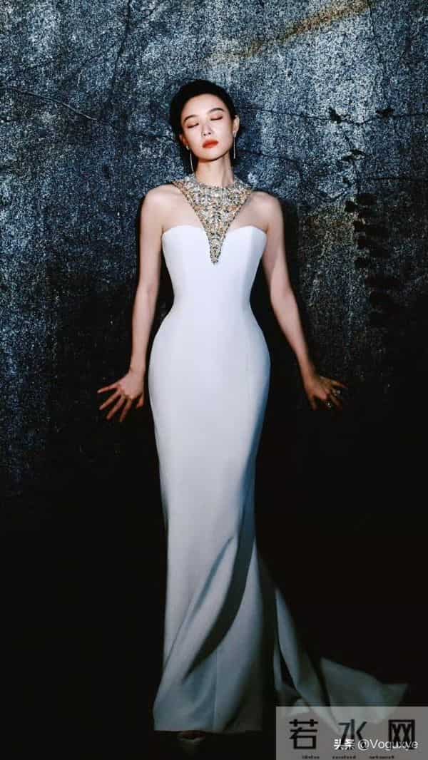 倪妮这个背部线条