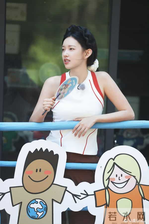 程潇节目照 身材还是那么好 状态看着还不错