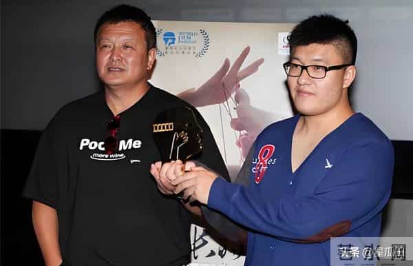 他是青年导演，也是倪萍继子，他的一句话让倪萍热泪盈眶