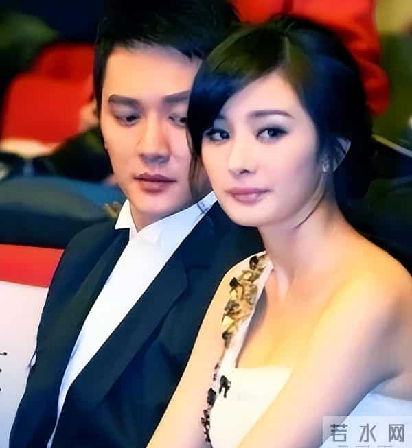 离婚四年，47岁冯绍峰再次官宣喜讯，活成了赵丽颖高攀不起的模样