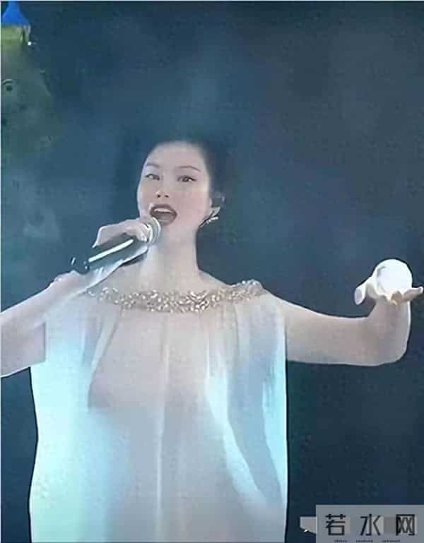 救命！现在看演唱会都这穿搭？是我跟不上潮流了？