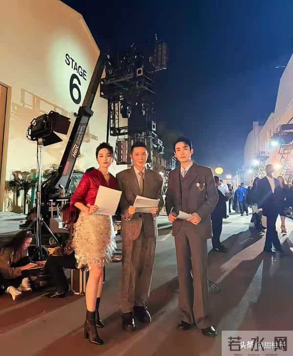 刘亦菲朱一龙洛杉矶同框,37岁朱一龙害羞拘谨,绷得笔直不敢看她