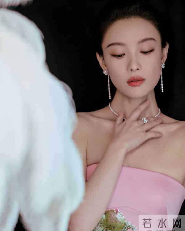 粉意盎然!倪妮美图赏析来啦