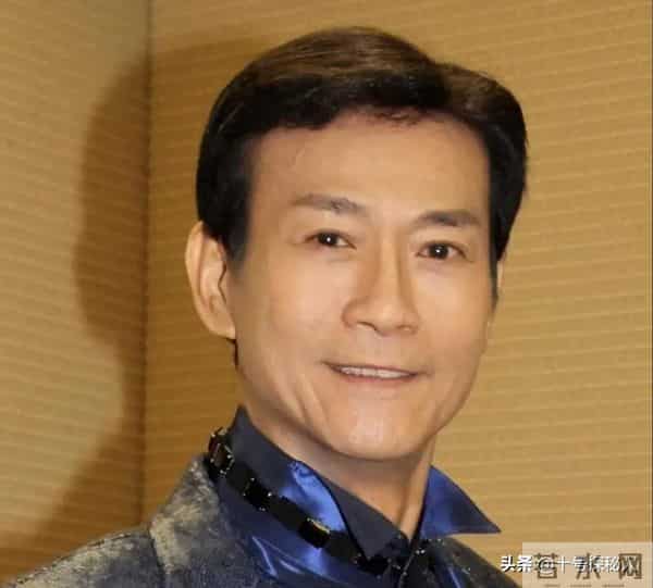 3段婚史4个女儿，靠妻上位却婚内出轨，曾抛妻弃女的他今过得怎样