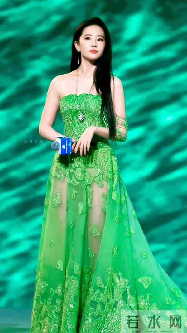 刘亦菲透明装近距离拍照,摄影师做梦都会笑醒吧!