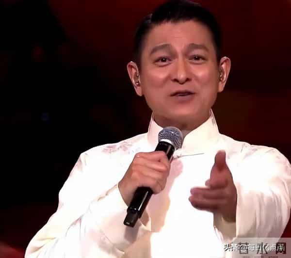 央媒转发刘德华全运会表演，捐款过亿零绯闻，难怪红了40年！