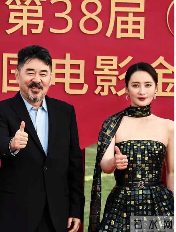 老天开眼了!关晓彤终于穿对 像神女下凡,辛芷蕾穿成紫茄子 好搞笑