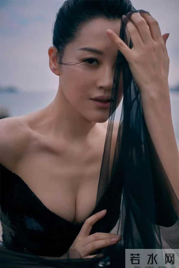 许晴女神，妩媚兼具优雅的性张力！