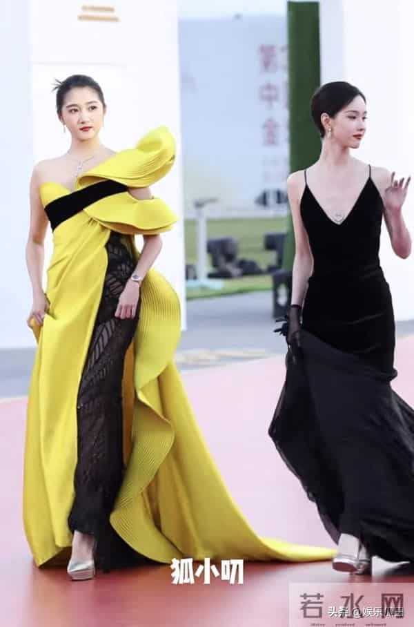 关晓彤、陈都灵亮相金鸡奖红毯 一个美得大气 一个宛如优雅的黑天鹅