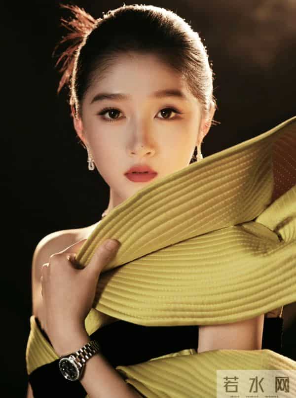 厦门这一夜,美艳四射的辛芷蕾和倪妮,败给了全&39;裹&39;出镜的宁静