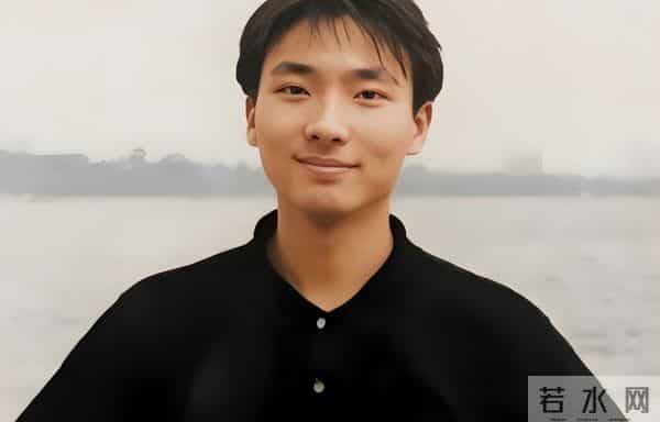 央媒官宣,“康辉接班人”出现,他盼了20年终于后继有人