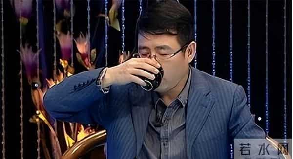 吃中国饭砸中国碗！扬言要让中国向世界道歉的阿丘，如今活成这样