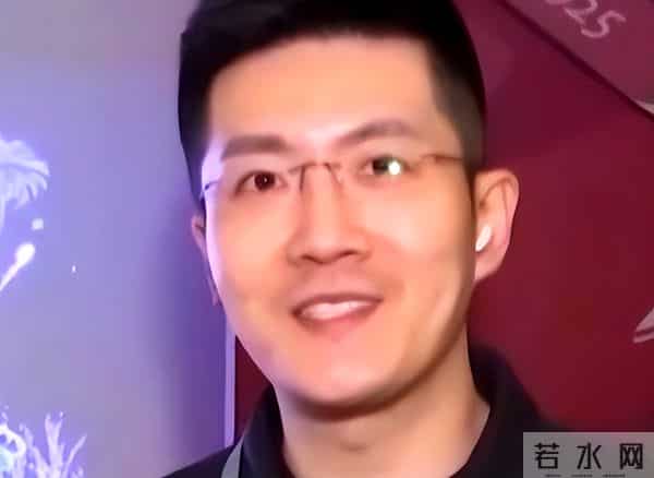 央媒官宣,“康辉接班人”出现,他盼了20年终于后继有人