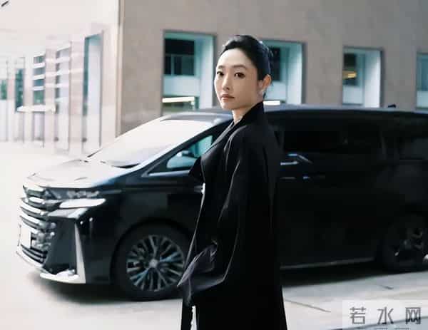 白百何带两个儿子现身!17岁大儿子长得像前夫陈羽凡,二儿子5岁