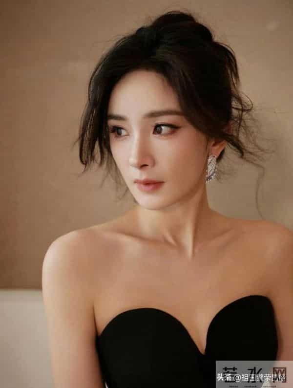 杨幂性感抹胸写真