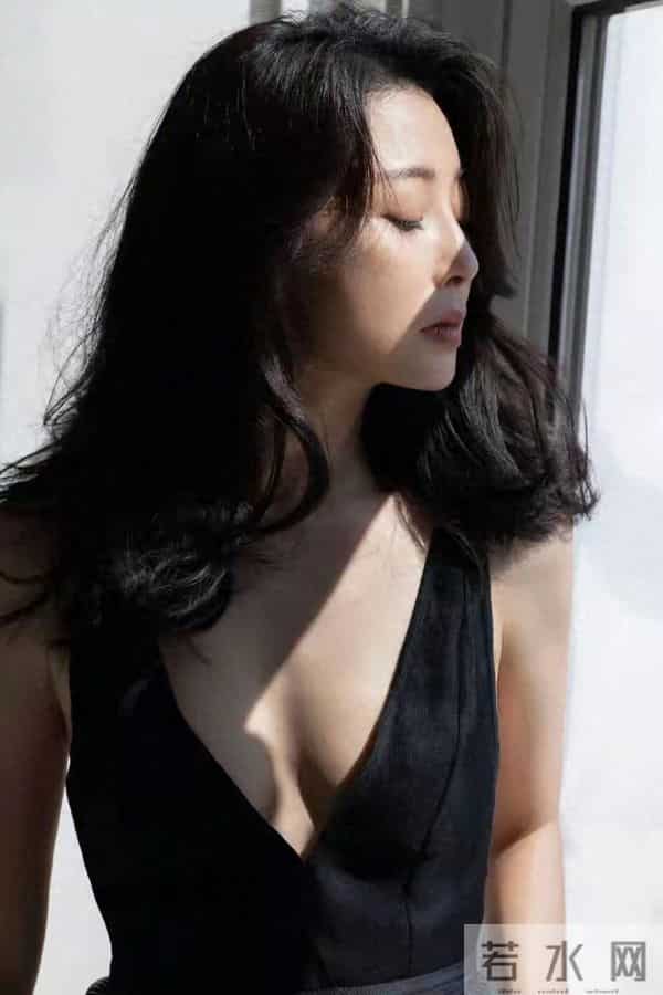 殷桃这身材看起来确实是太美了，不过这大体格子看起来非常健康