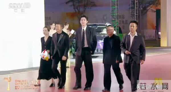 2025金鸡奖:千玺拿影帝,倪妮腰臀比惊人,辛芷蕾、关晓彤乱穿