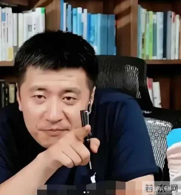 回旋镖砸中自己?张雪峰也没想到,一场演唱会让多年恩爱成了笑话