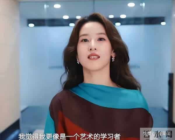 “婚变风波”仅10天，31岁章泽天又官宣喜讯，野心太大藏不住了！