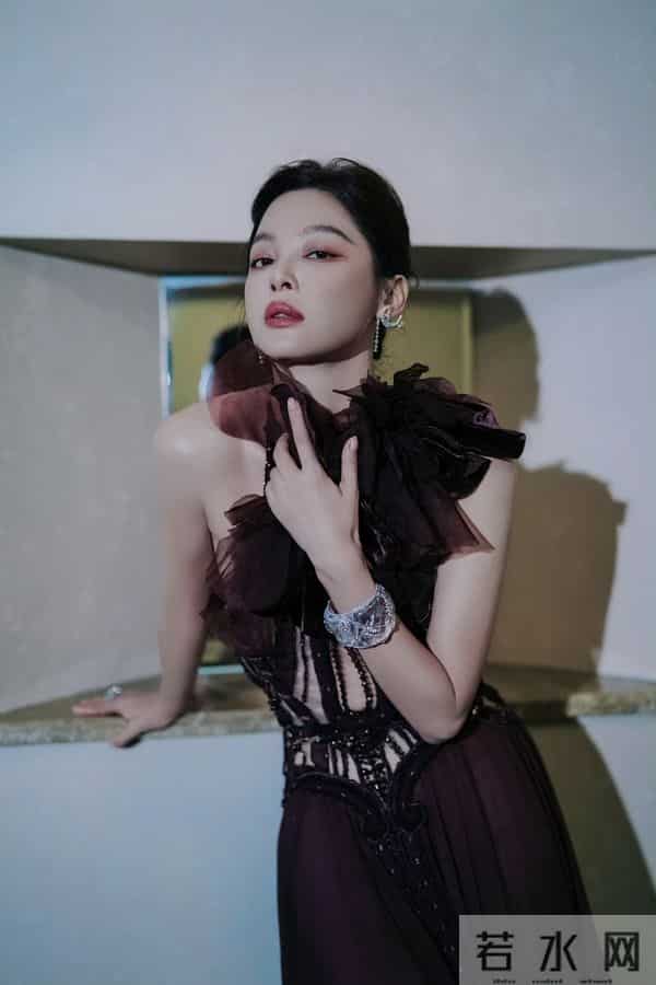 辛芷蕾金鸡奖紫色礼服惊艳出圈,诠释东方女性力量美!