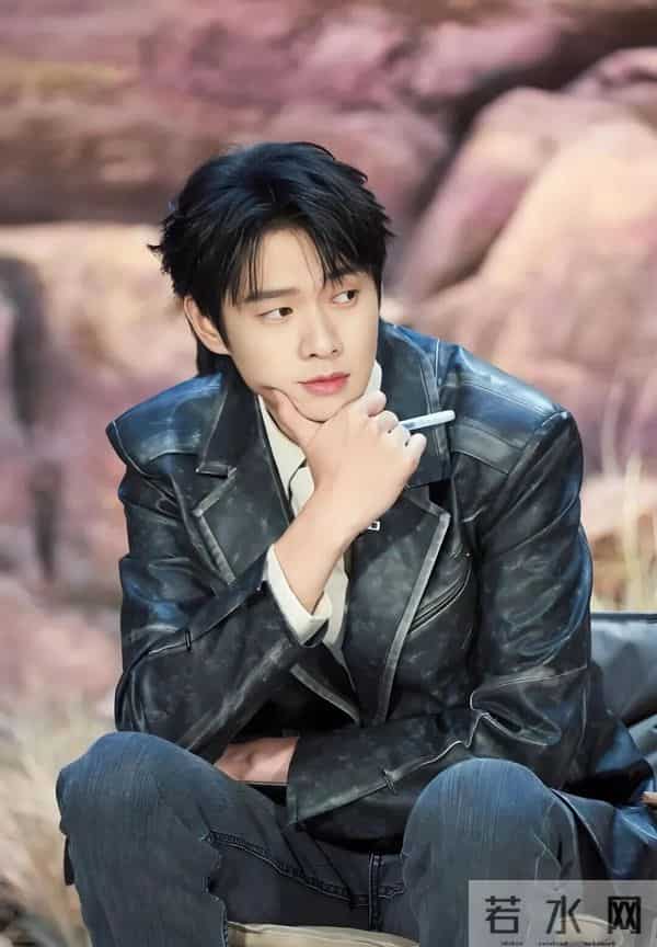 3大“老牛吃嫩草”的女星，个个有颜有钱，偏偏对小鲜肉爱不释手