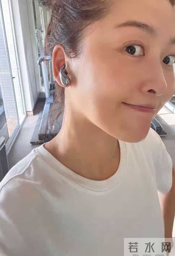 周丽淇，素颜无美颜无滤镜，刚健身完的状态，运动确实抗衰老