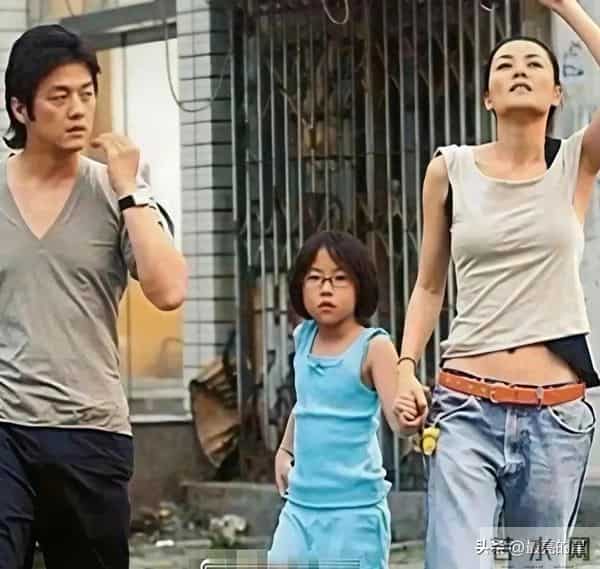 那个时候的王菲笑的真开心啊，李亚鹏也特别帅气，这画面很温馨