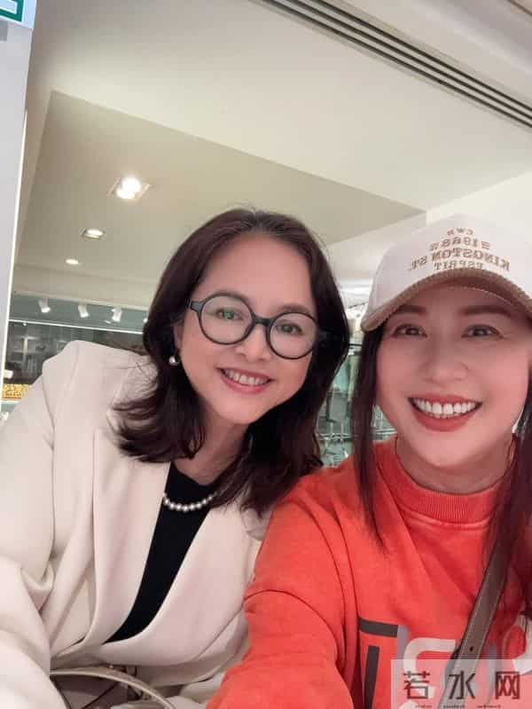 52岁香港女星的近况曝光,当年被前夫各种指控导致其形象受损