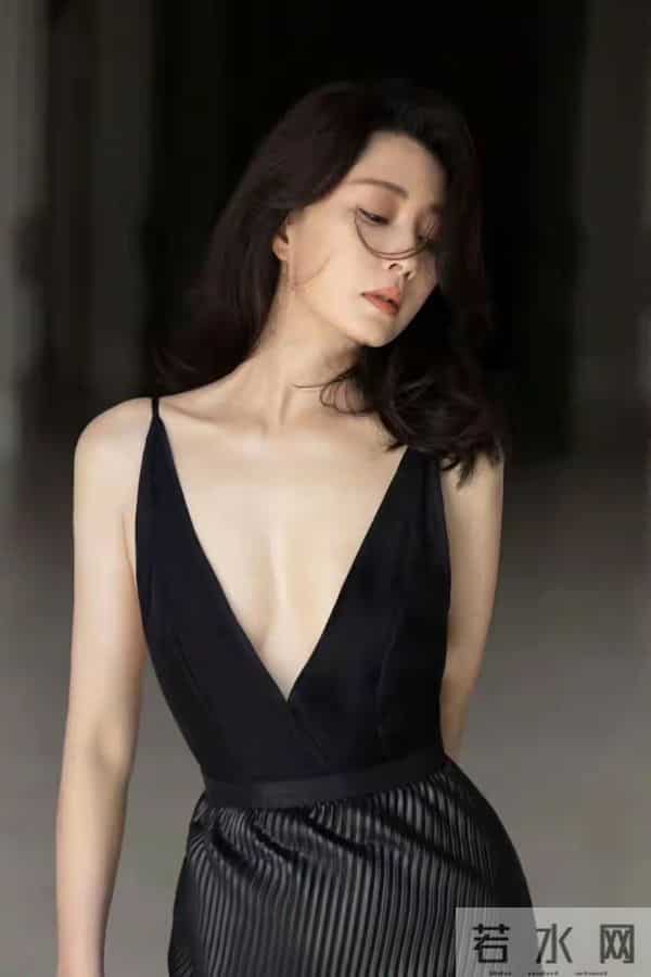 殷桃这身材看起来确实是太美了，不过这大体格子看起来非常健康