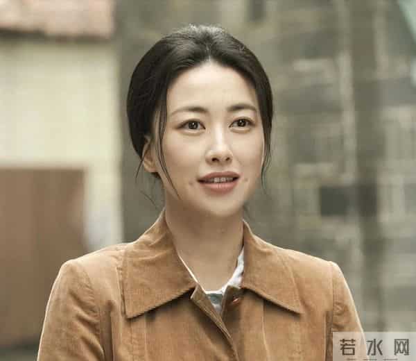 人老珠黄?41岁朱珠现身机场,白发明显皱纹也多,断崖衰老不敢认