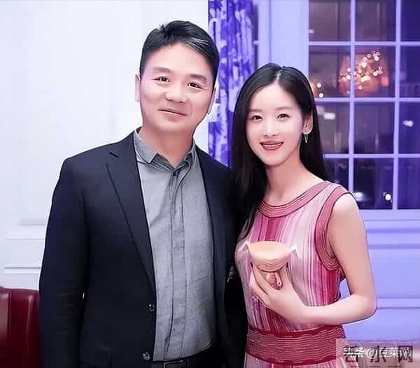 “婚变风波”仅10天，31岁章泽天又官宣喜讯，野心太大藏不住了！