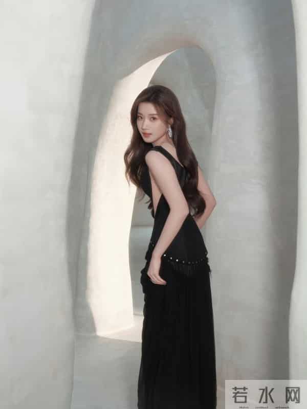 卢昱晓妩媚多姿性感神秘